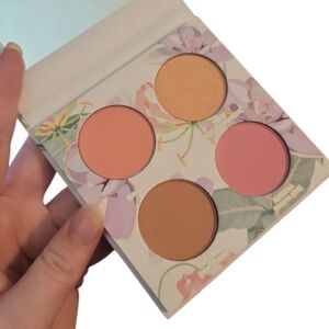 Lily + Blossom Blush Palette Soft Bouquet